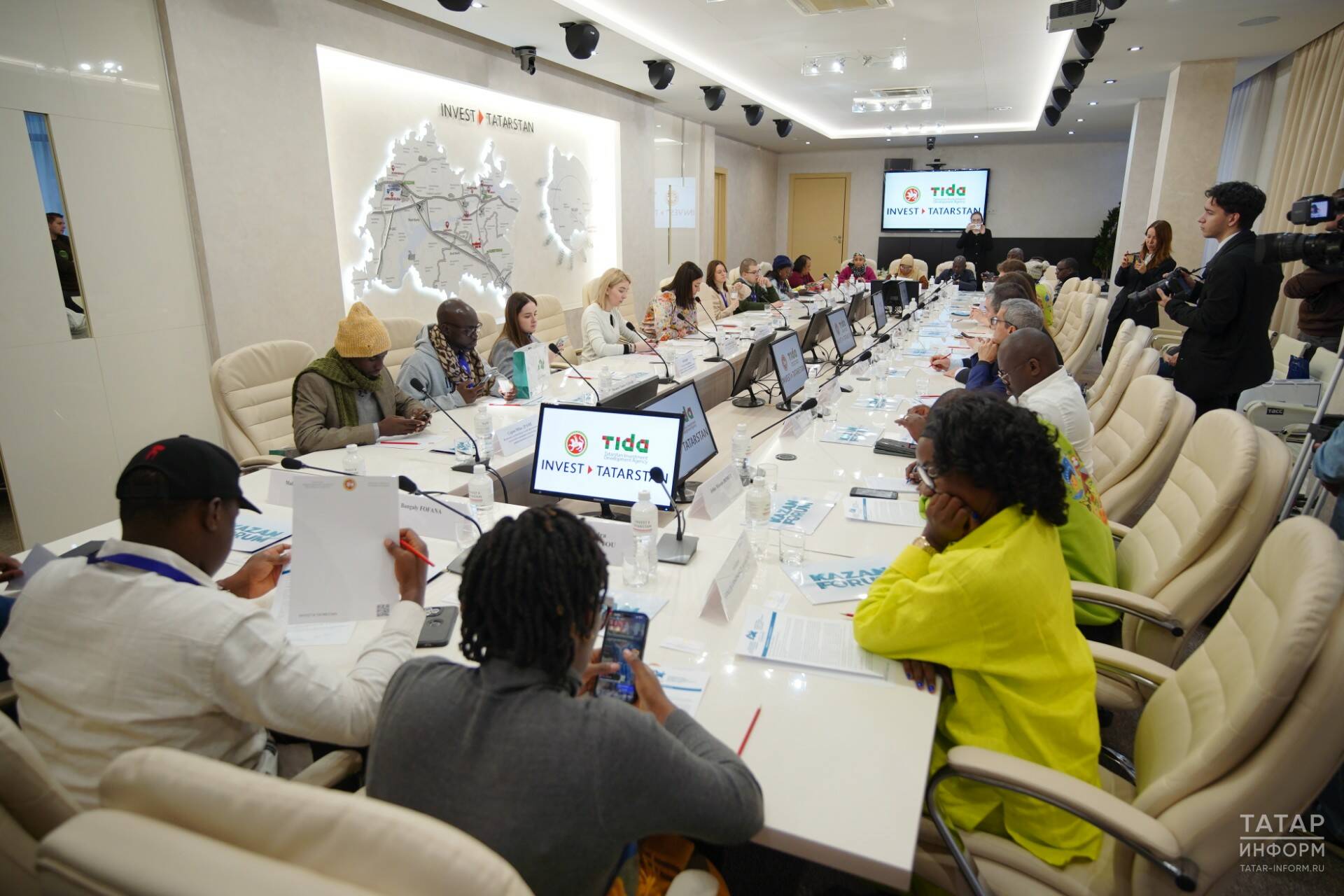 Африканских журналистов в Татарстане заинтересовали инвестиции, авиастроение и фестиваль кино