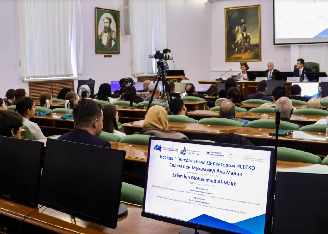 ICESCO Director-General Dr Salim bin Muhammad Al-Malik Presents Poetry Collection 'On Thursdays' (Quintains) at KFU