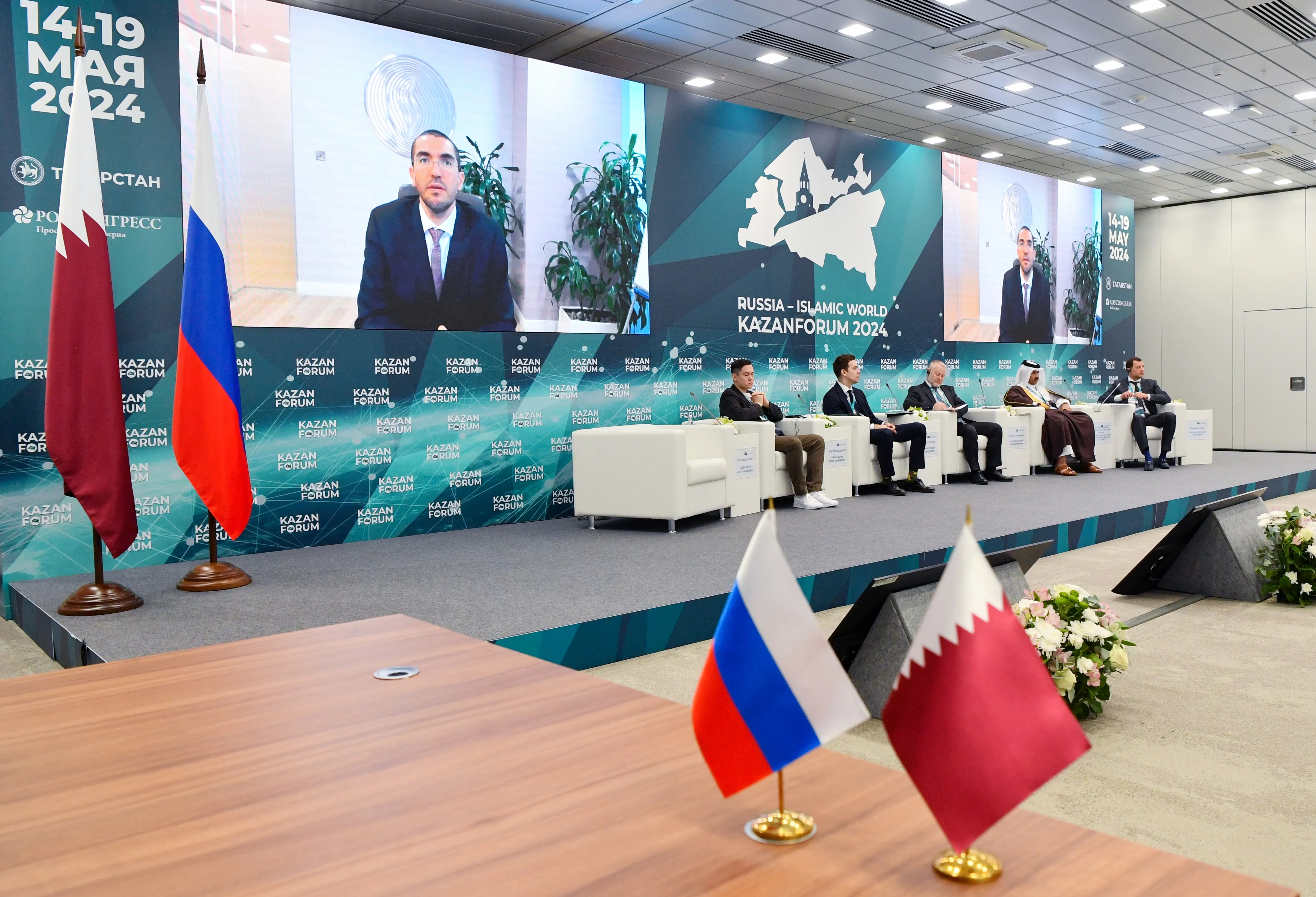 Rustam Minnikhanov meets the Amir of Qatar and the Vice President of the UAE to discuss cooperation within the framework of the Group of Strategic Vision “Russia — Islamic World”